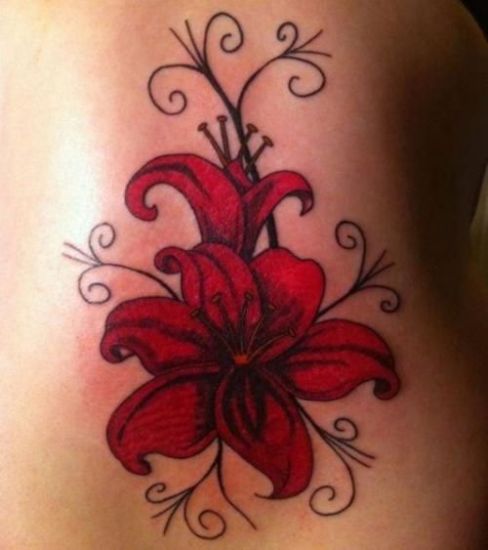 Smukke tatoveringsdesigner med rød lilje