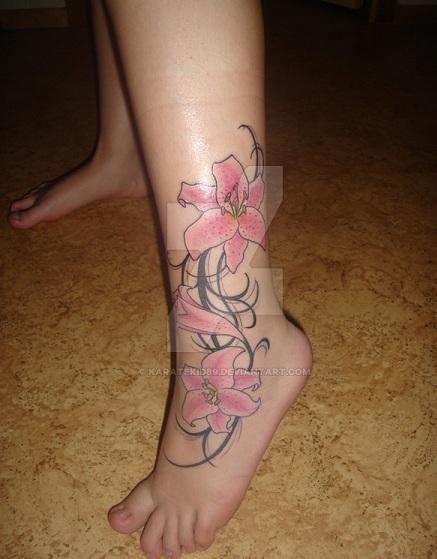Liliom láb tetoválás