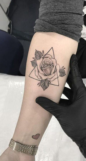 Gyönyörű Rose Tattoo Designs