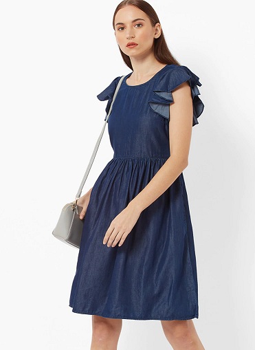 Denim A-line kjole med flæseærmer