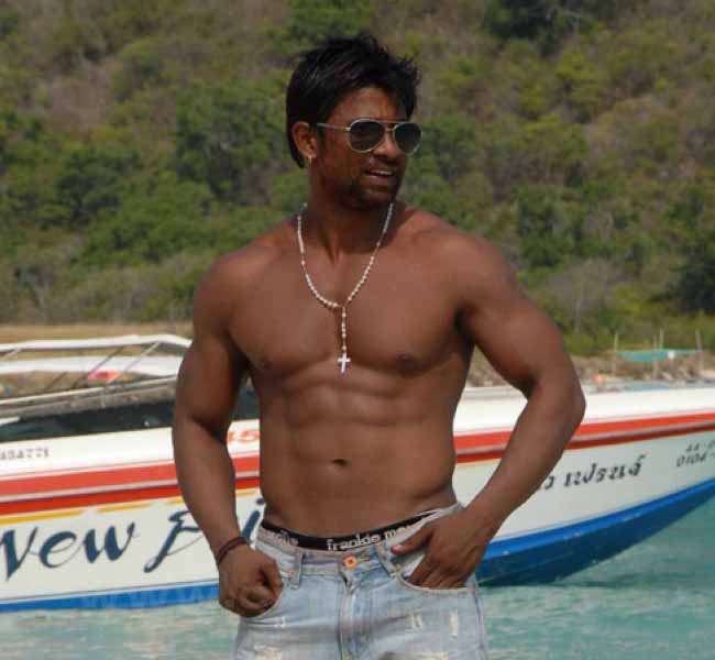 Duniya Vijay 6 Pack Abs