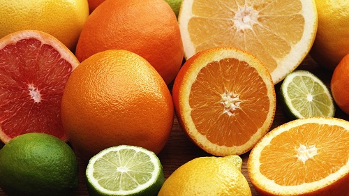 Fødevarer, der skal undgås, mens du ammer citrusfrugter