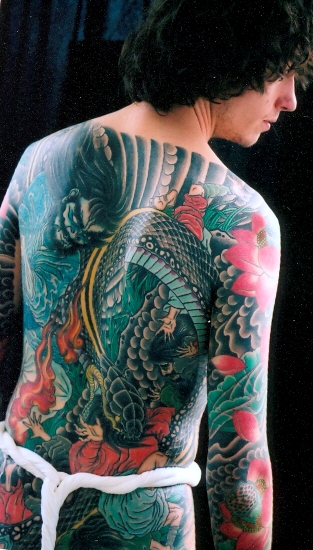 Kreatív ázsiai tetoválás