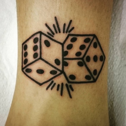 Kis kocka tetoválás