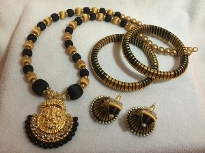 Lakshmi medál selyemszál Mangalsutra nyakék