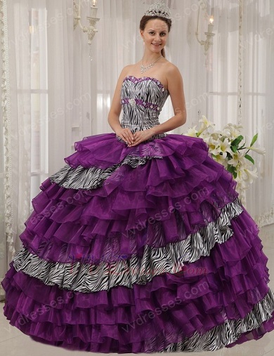 Réteges Quinceanera ruha