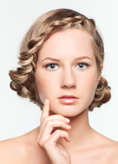 Side Bun And Waterfall Braid - fletninger med et brag