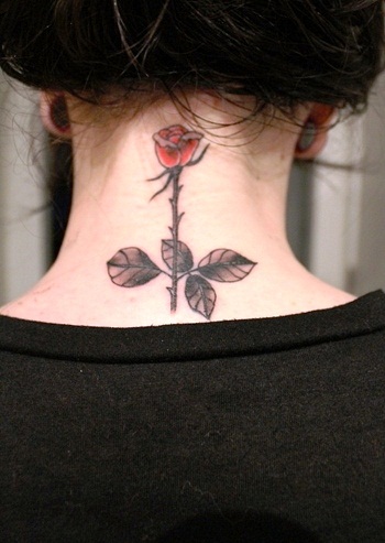Törzsi finom rózsás tetoválás