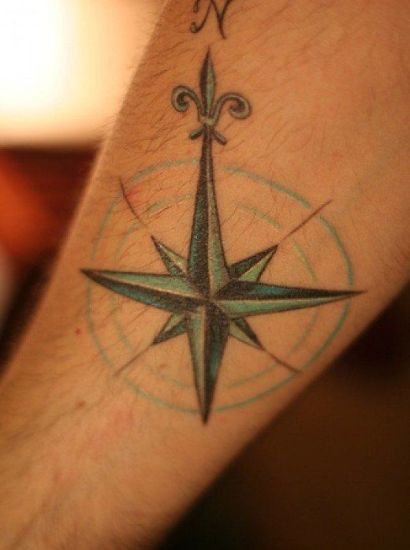 Flot nautisk kompas tatoveringsdesign