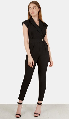 Jumpsuit med korte ærmer og V -hals