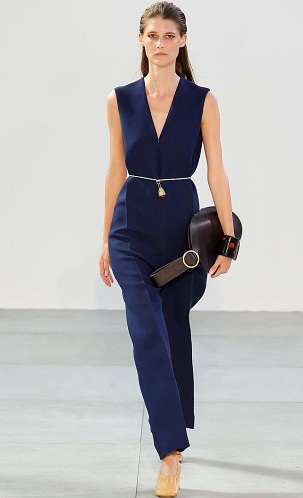 Ærmeløs jumpsuit med V-udskæring