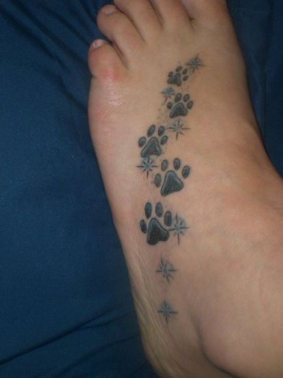 Elegante hundepote -tatoveringer til fods