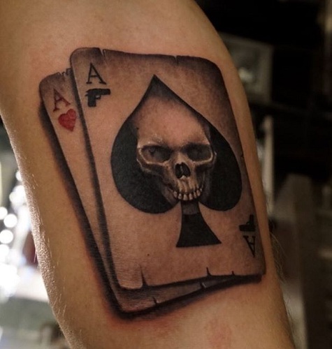 To esser tatoveringsdesign