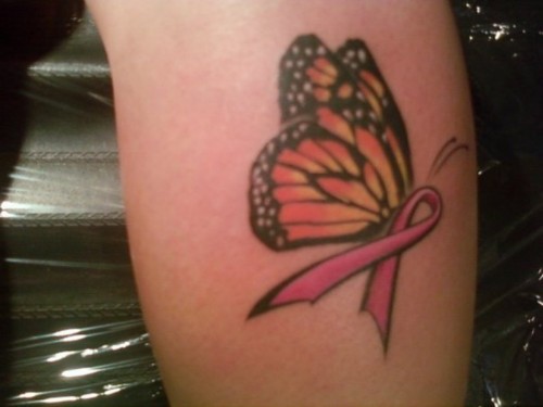 Rózsaszín szalagos tetoválás