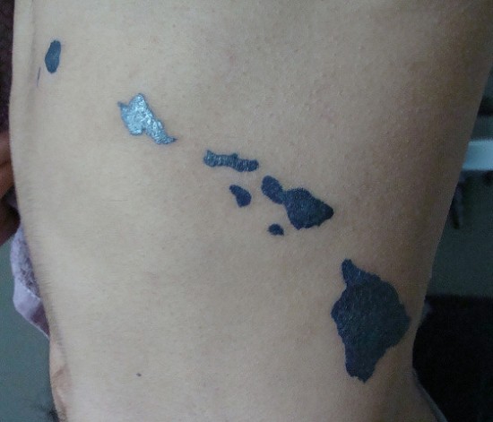 Sort blæk hawaiisk tatoveringsdesign