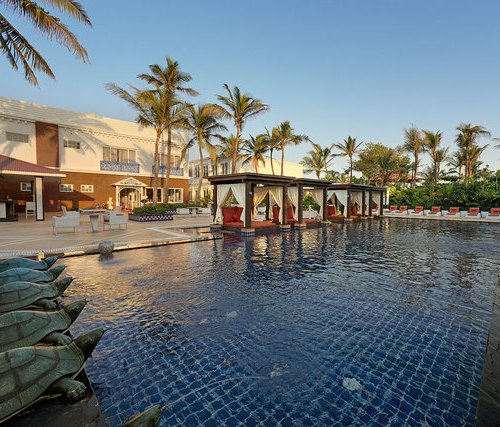 Mayfair Palm Beach Resort bryllupsrejse på en privat strand