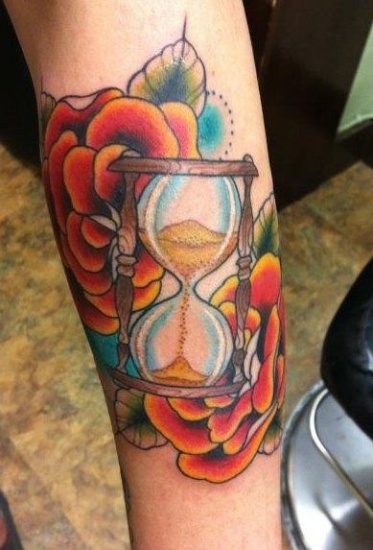 Farverigt timeglas tatoveringsdesign