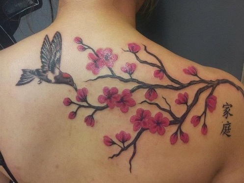 Rózsaszín cseresznye tetoválás