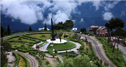 Nászút helyek Darjeeling Batasia Loop -ban