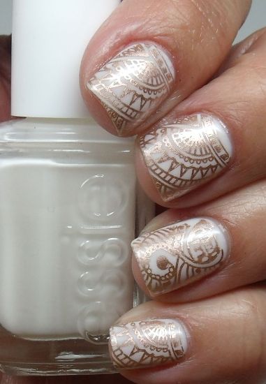 Gyldne mærkater Nail Tattoo Designs