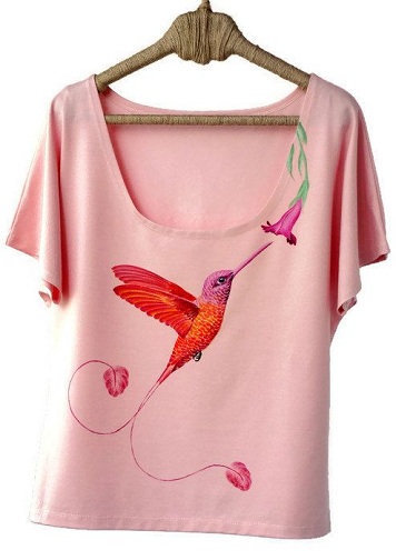 Forvirrende lyserøde T-shirts til kvinder