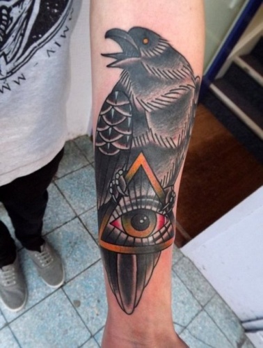 Kőműves Raven Tattoo Design