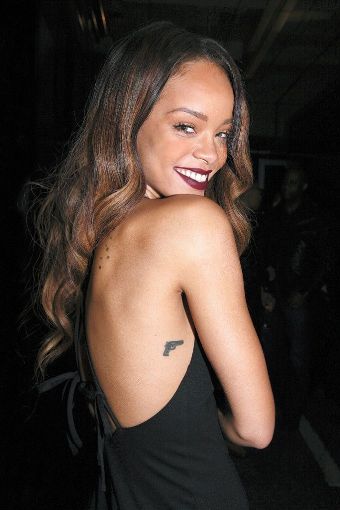 Rihanna tetoválás tervezés a hónaljban