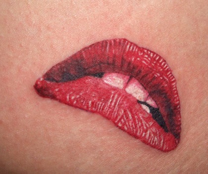 SEX APPLERENDE LIP TATTOO