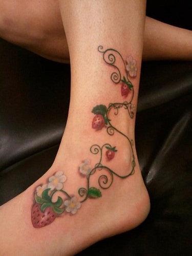 Jordbær og vinstok tatovering