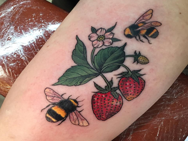 Jordbær tatovering billeder, designs og betydning
