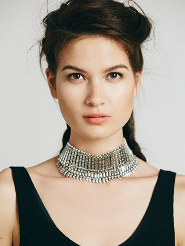 Metal choker i egyptisk stil