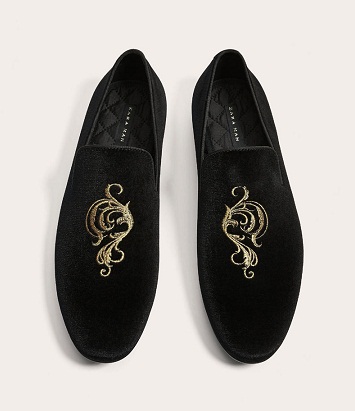 Fekete csillogó cipők