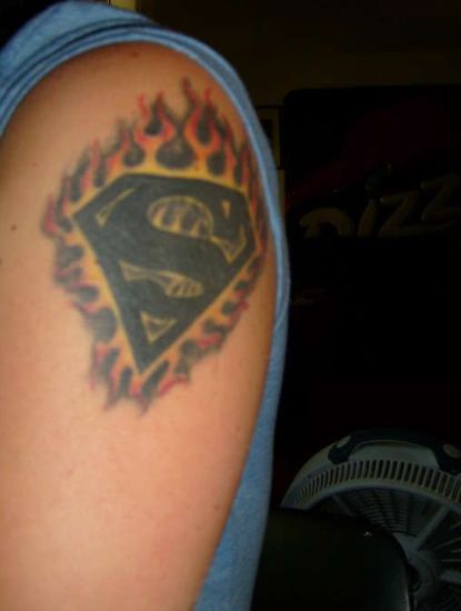 Flammet mønster Superman Tattoo Design