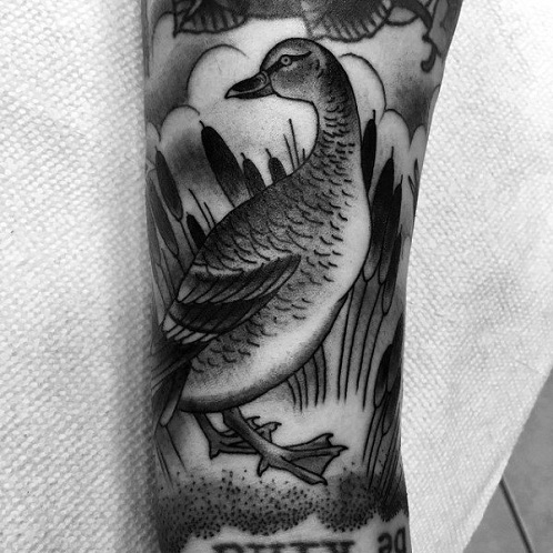 Fekete -fehér kacsa tetoválás
