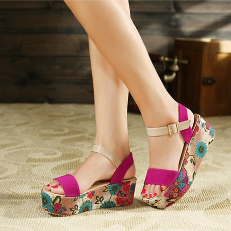 Flad platform sandal