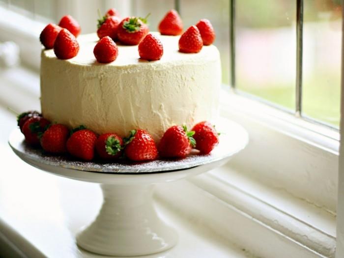 koristele kakku epätavallisia kakkuja tyylikäs kakku mansikoita