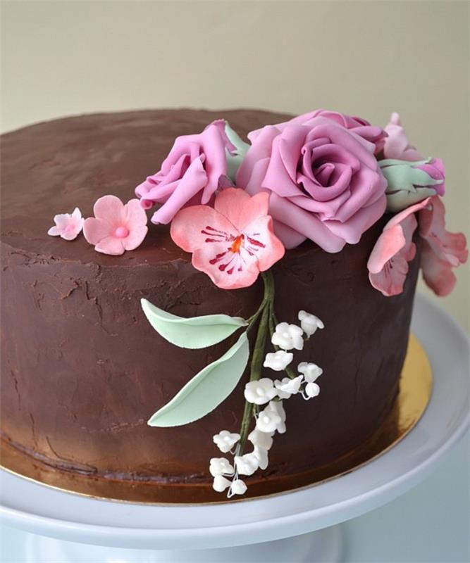 kakun koristelu suklaakakku fondantilla