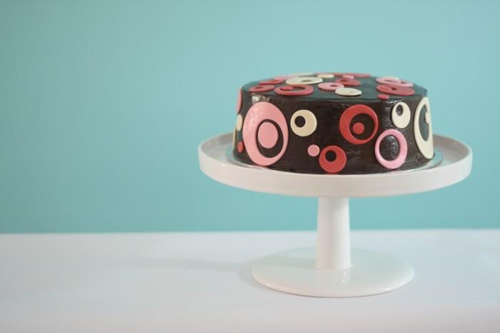 koristele kakkuja fondantilla tyylikkäällä kakku -koristeella