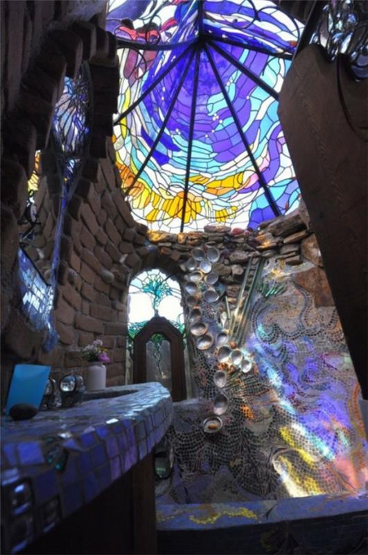 unelma kylpyhuone kappeli värillinen lasikatto