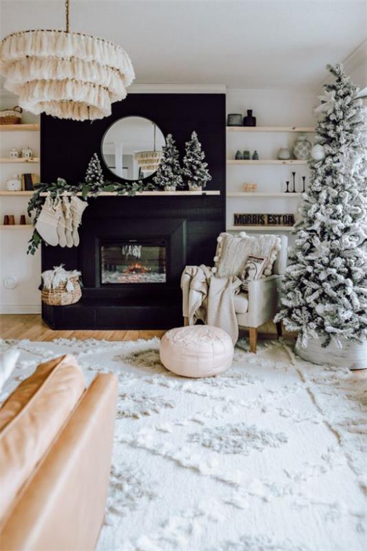unenomaiset joulukoristeet olohuoneessa sävy-sävyinen huonesuunnittelu vaaleanharmaa vaalea beige valkoinen