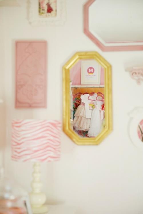 unenomainen lastenhuoneen suunnittelu vaaleanpunainen tyttöpeili