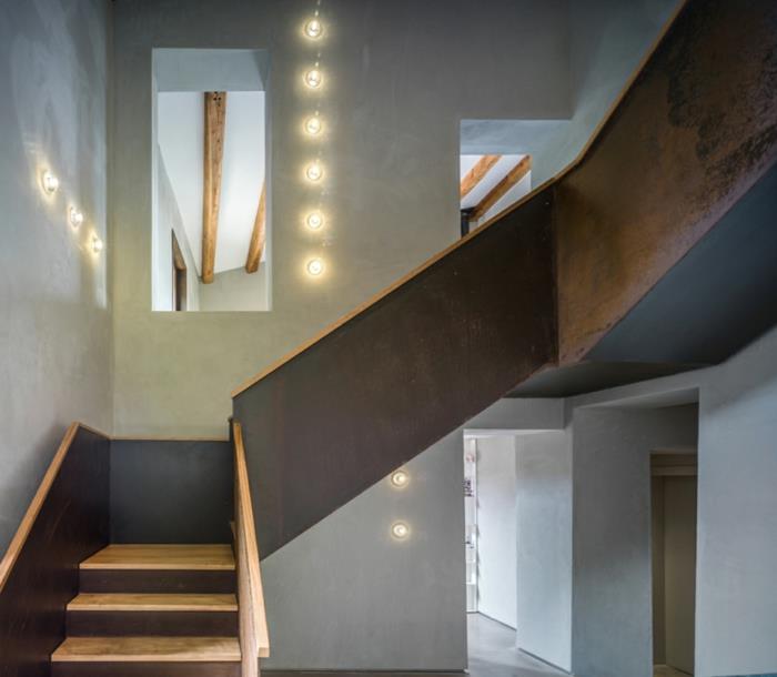 unelma -talo rakentaa minimalistisia betoniportaita