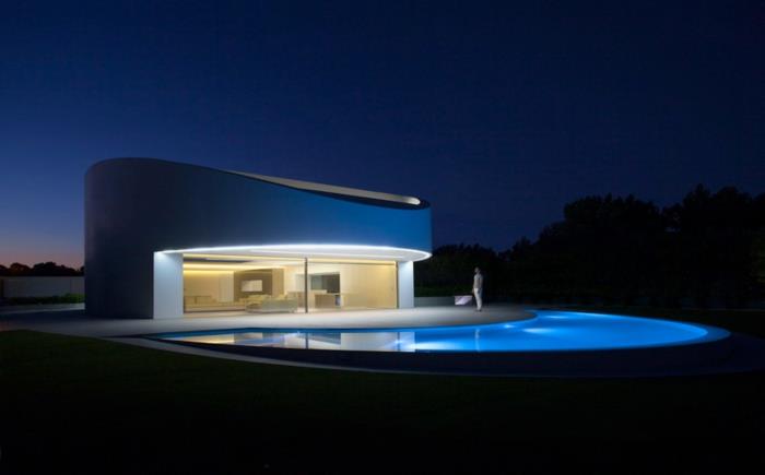unelmarakennuksen rakentaminen soikea muodot minimalistinen arkkitehtuuri
