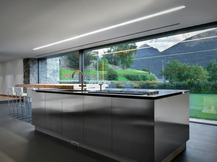 unelma talo minimalistinen sisustus keittiö saari matta hopea