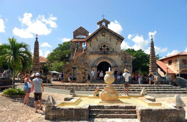 unelma loma karibian kirkko la romana altos de chavón iglesia de San Estanislao