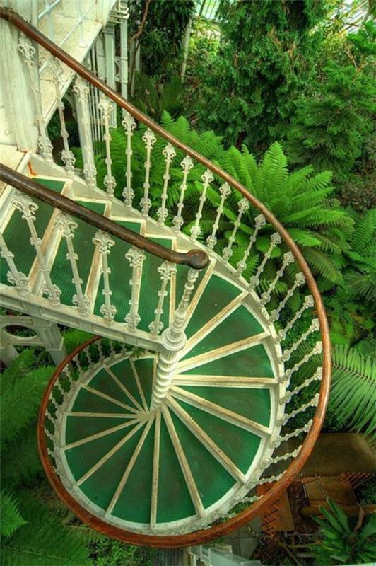 portaiden muotoinen vihreä kierre istutus