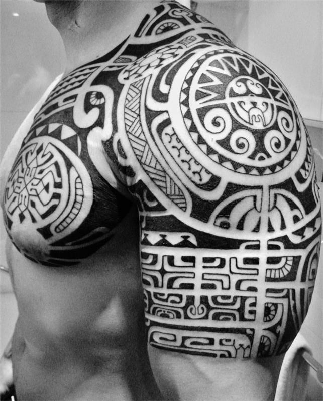 heimo tatuointi maori motiiveja olkavarsi