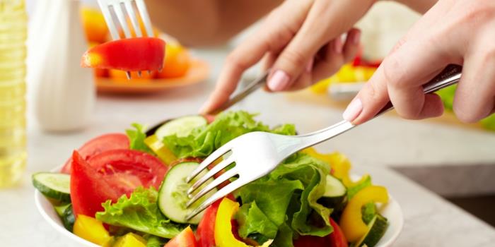 kuivat kädet vinkit salaatti hedelmät vihannekset terveys