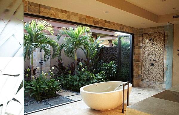 trooppinen kylpyhuone rehevä kasvillisuus