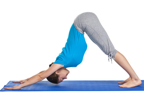 Nedadvendt hundestilling (adho Mukha Svanasana)